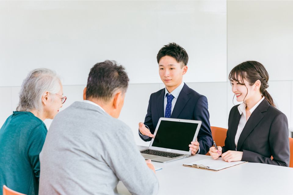 華の誠で事前相談をしている様子